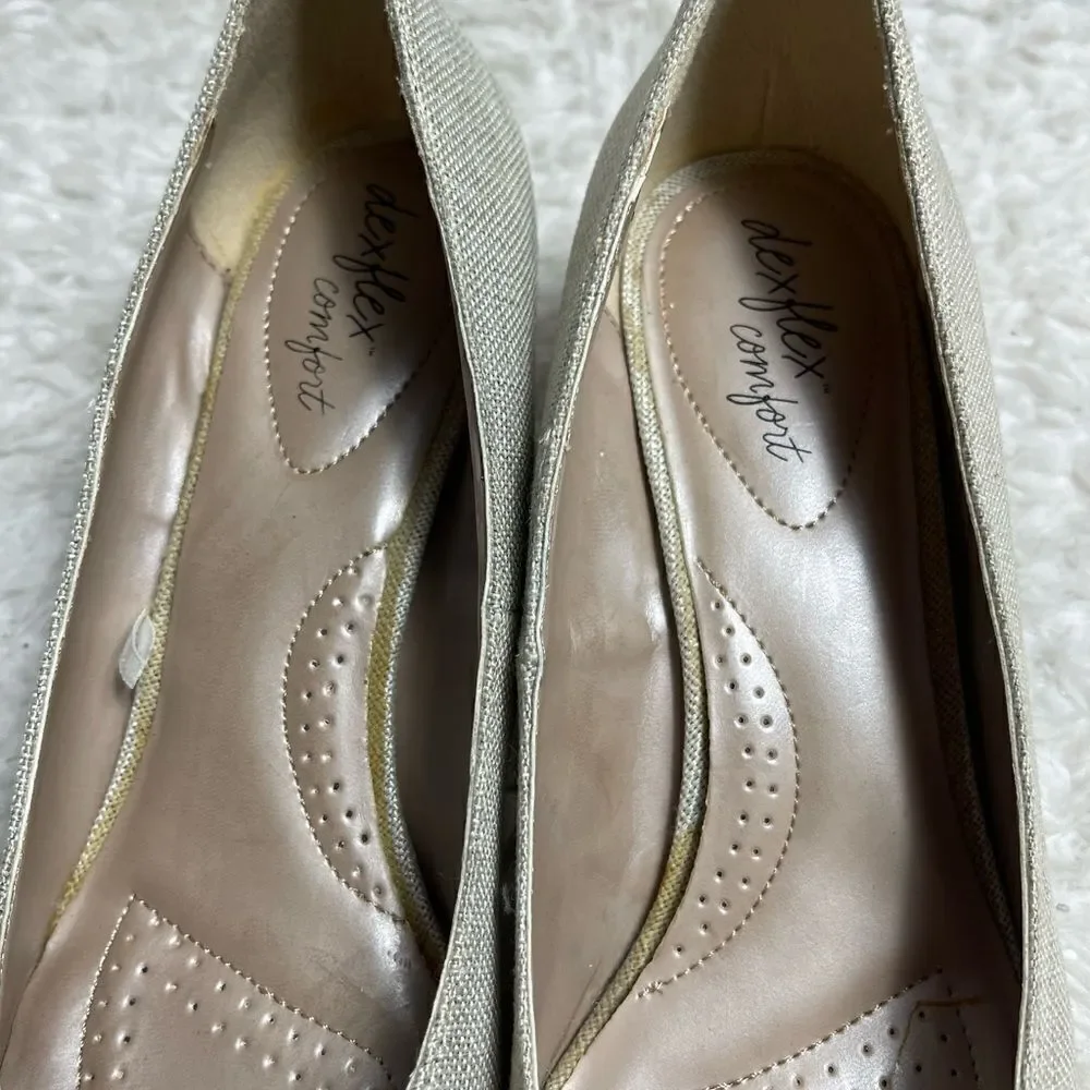 Dexflex Comfort Beige textile 2.1/2”heels pointed toe with gold tone brooch SZ10